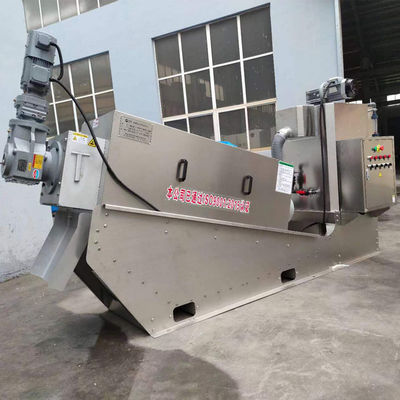A imprensa de parafuso do estrume do porco e da galinha enlameia a secagem faz à máquina integrado