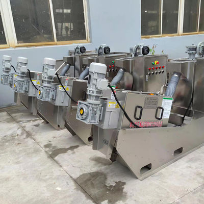 A imprensa de parafuso do estrume do porco e da galinha enlameia a secagem faz à máquina integrado