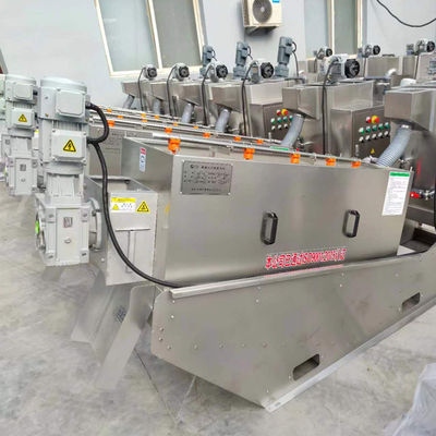 A imprensa de parafuso do estrume do porco e da galinha enlameia a secagem faz à máquina integrado