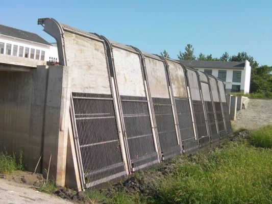 Tela de barra mecânica da tutela da água usada para a estação de bomba do rio