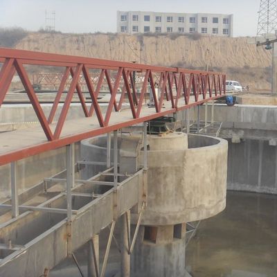 Máquina suspendida de aço inoxidável do tratamento de esgotos do raspador da lama de 304 Center Drive