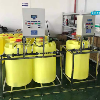 Sistema de dose automático líquido químico para o tratamento de águas residuais da planta de tingidura