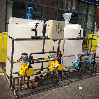 Sistema de dose automático líquido químico para o tratamento de águas residuais da planta de tingidura