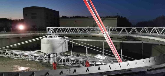 Raspador de lama de viagem da ponte da tubulação dobro usado para a planta de tratamento de águas residuais