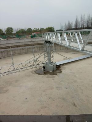 Aço carbono periférico da movimentação do meio equipamento do raspador de lama da ponte