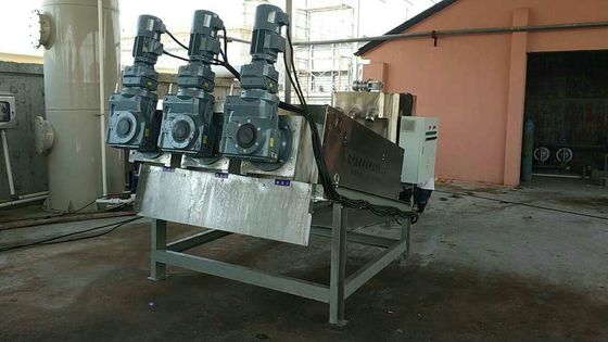 Três categoria industrial de secagem empilhada da máquina da lama do parafuso do motor 300