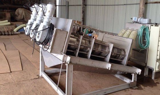 Três categoria industrial de secagem empilhada da máquina da lama do parafuso do motor 300